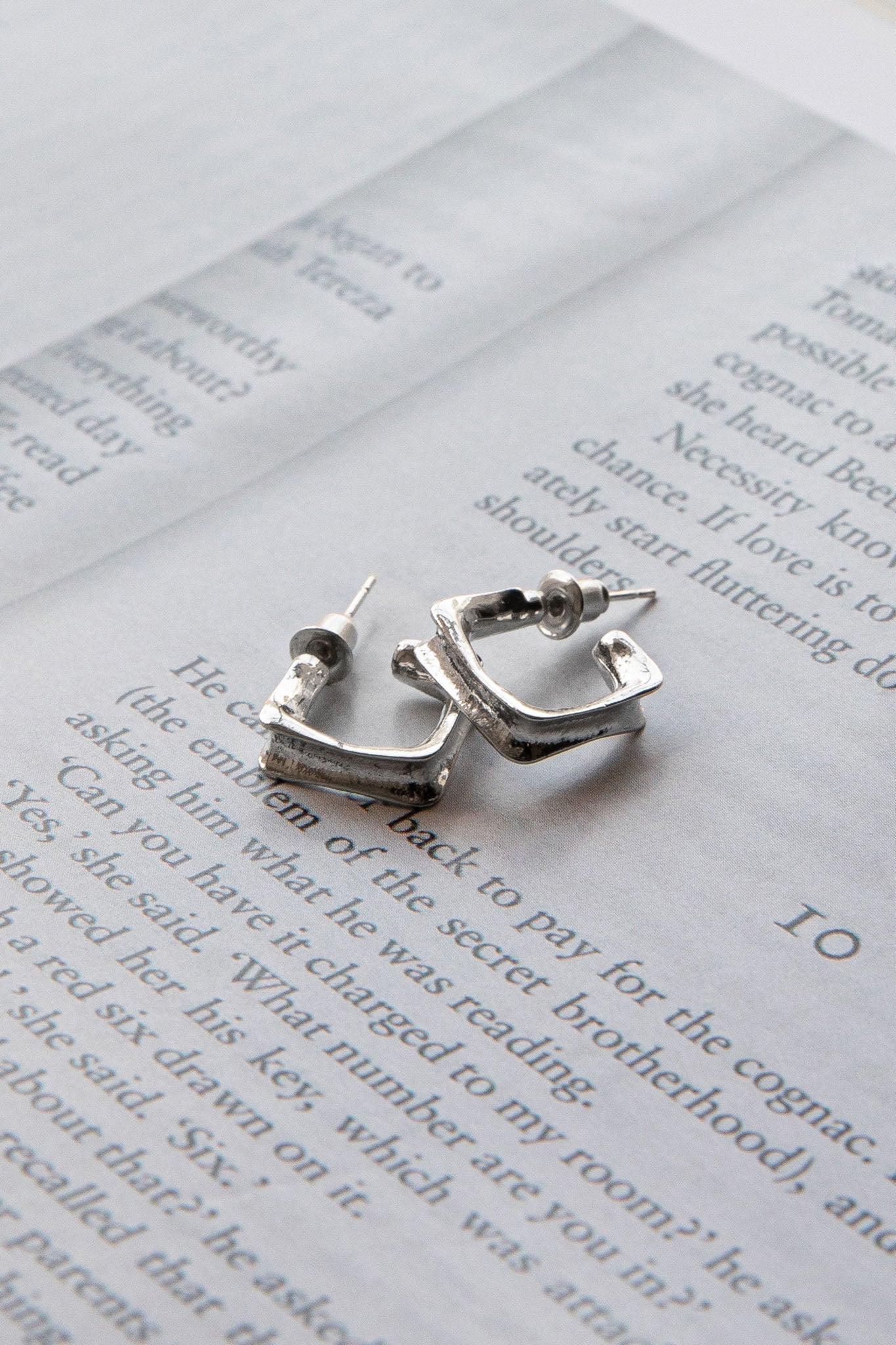 Open Hoop Earrings Isis in Silver