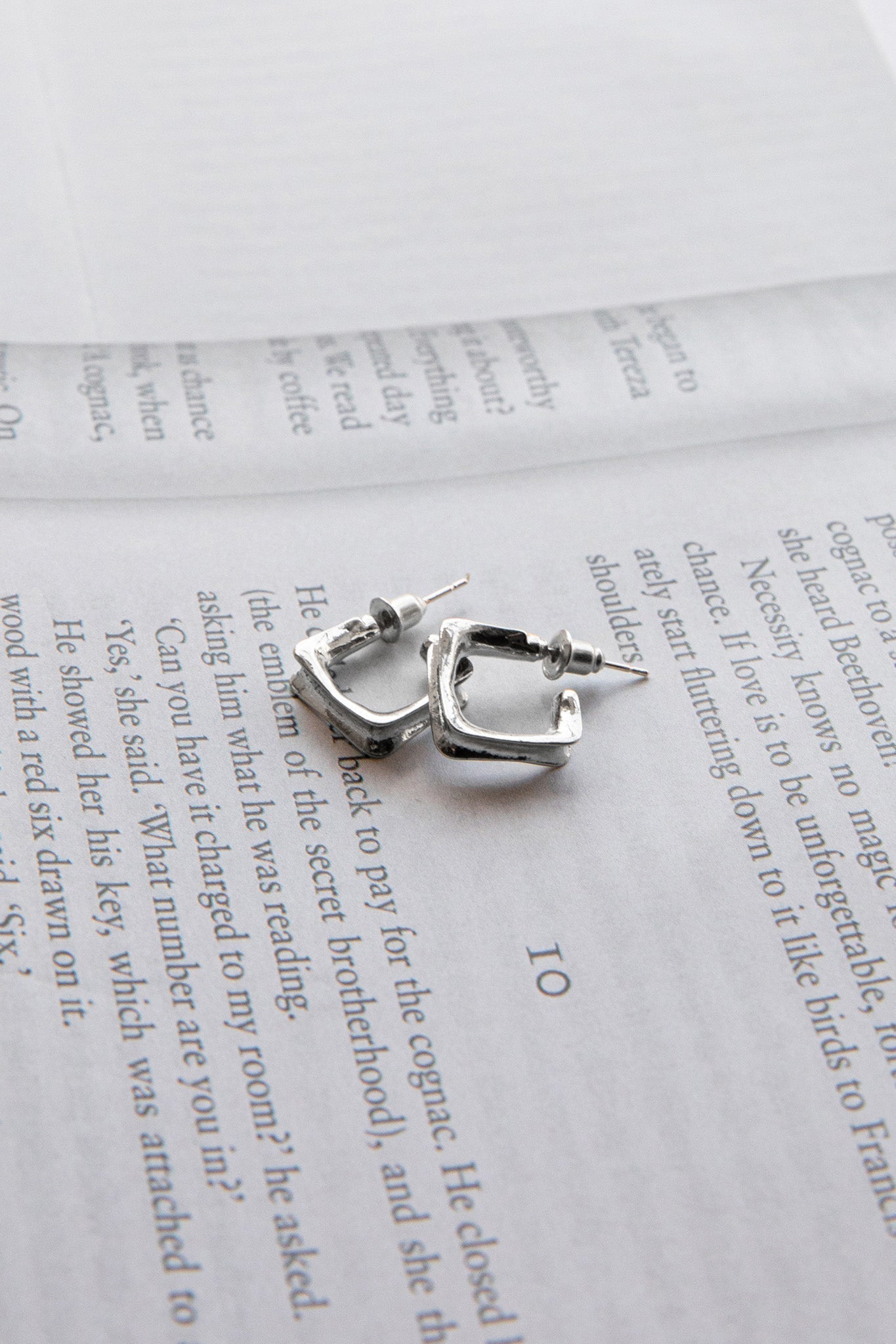 Open Hoop Earrings Isis in Silver