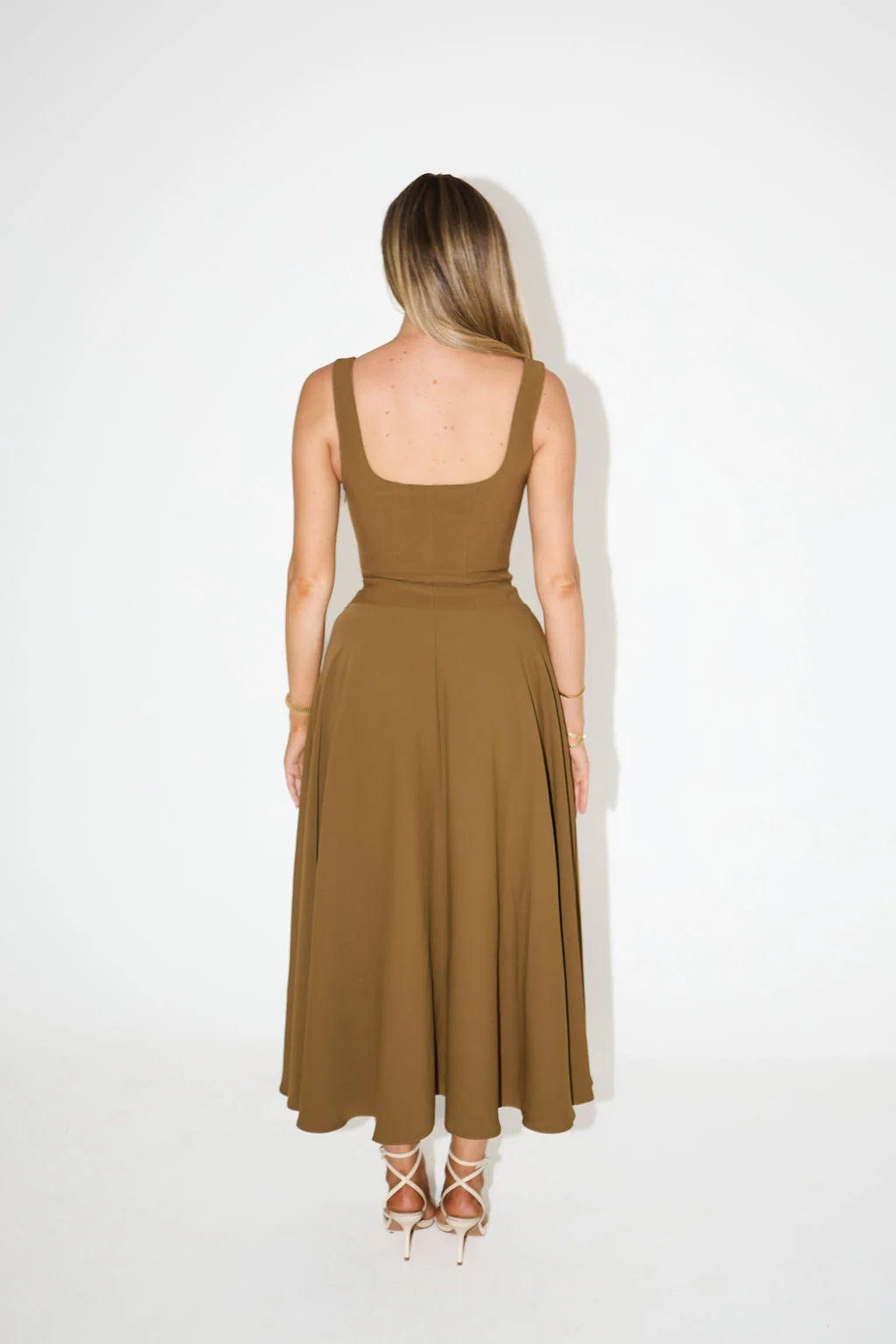 Lilou | Pure Dress & Natural Elegance - Novaesta
