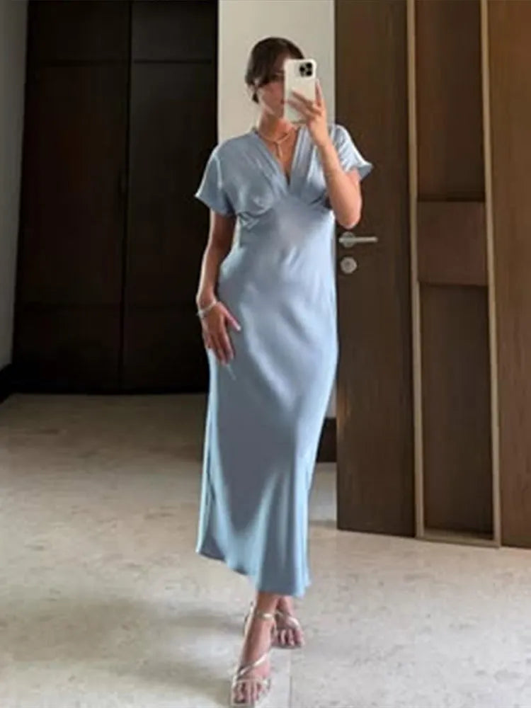 Lina | Elegant V-Neck Satin Dress - Novaesta