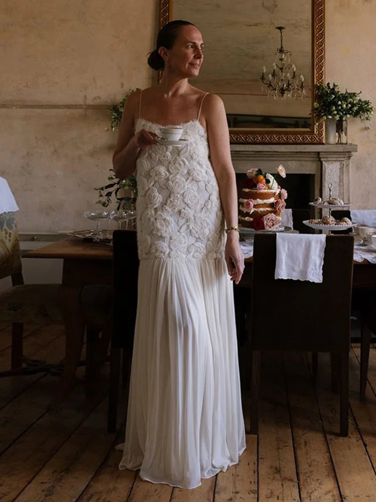 Liora | Black Dress & Floral Grace - Novaesta