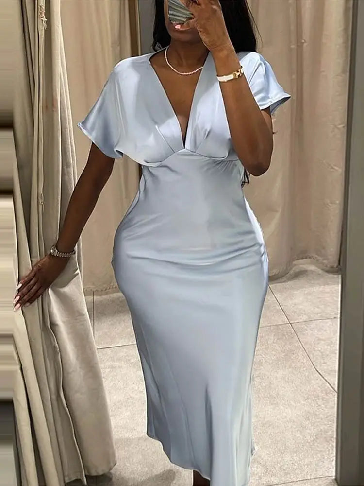 Lina | Elegant V-Neck Satin Dress - Novaesta