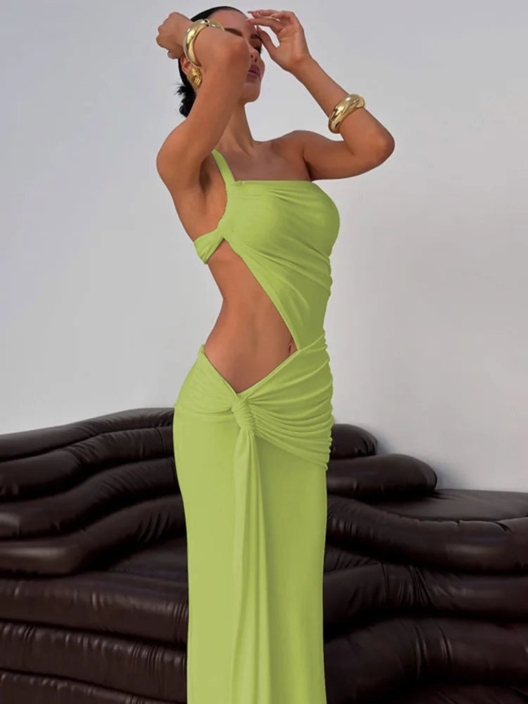 Zelina | Bold Dress & Magnetic Appeal - Novaesta