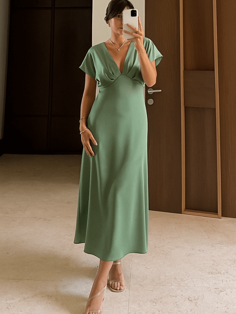 Lina | Elegant V-Neck Satin Dress - Novaesta