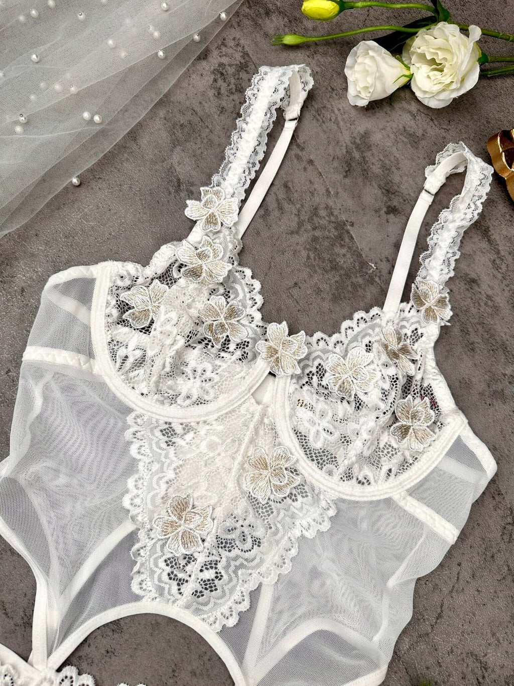 White Vintage Embroidered Lace Lingerie Set - Novaesta