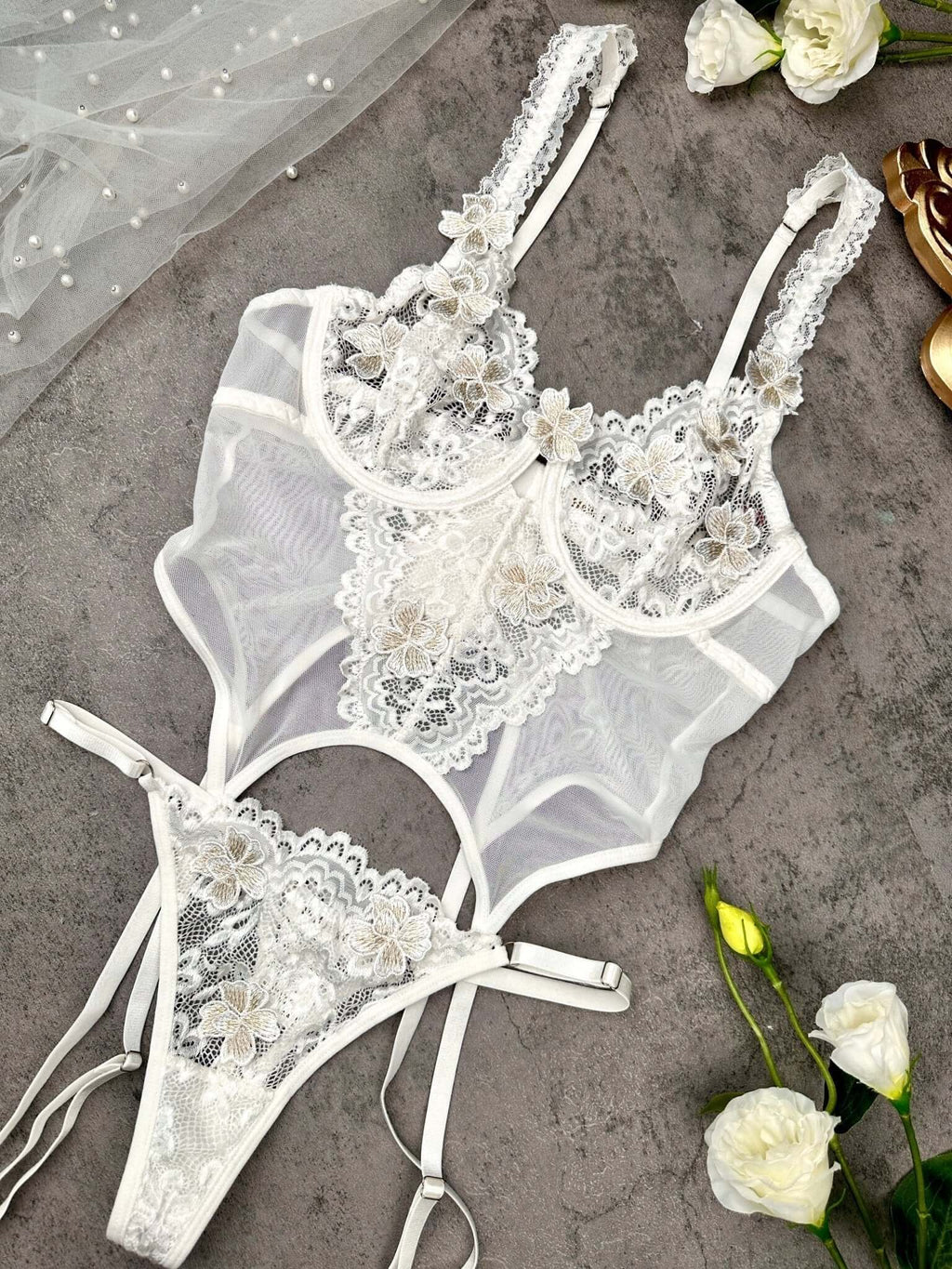 White Vintage Embroidered Lace Lingerie Set - Novaesta