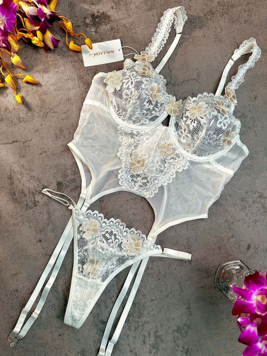 White Vintage Embroidered Lace Lingerie Set - Novaesta