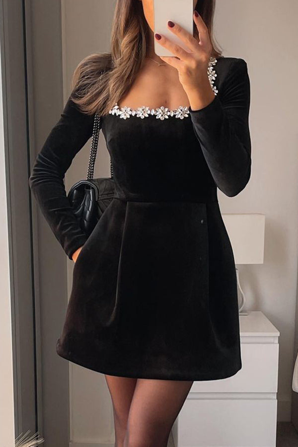 Solena | Mini Velvet Dress with Jewelry and Pockets